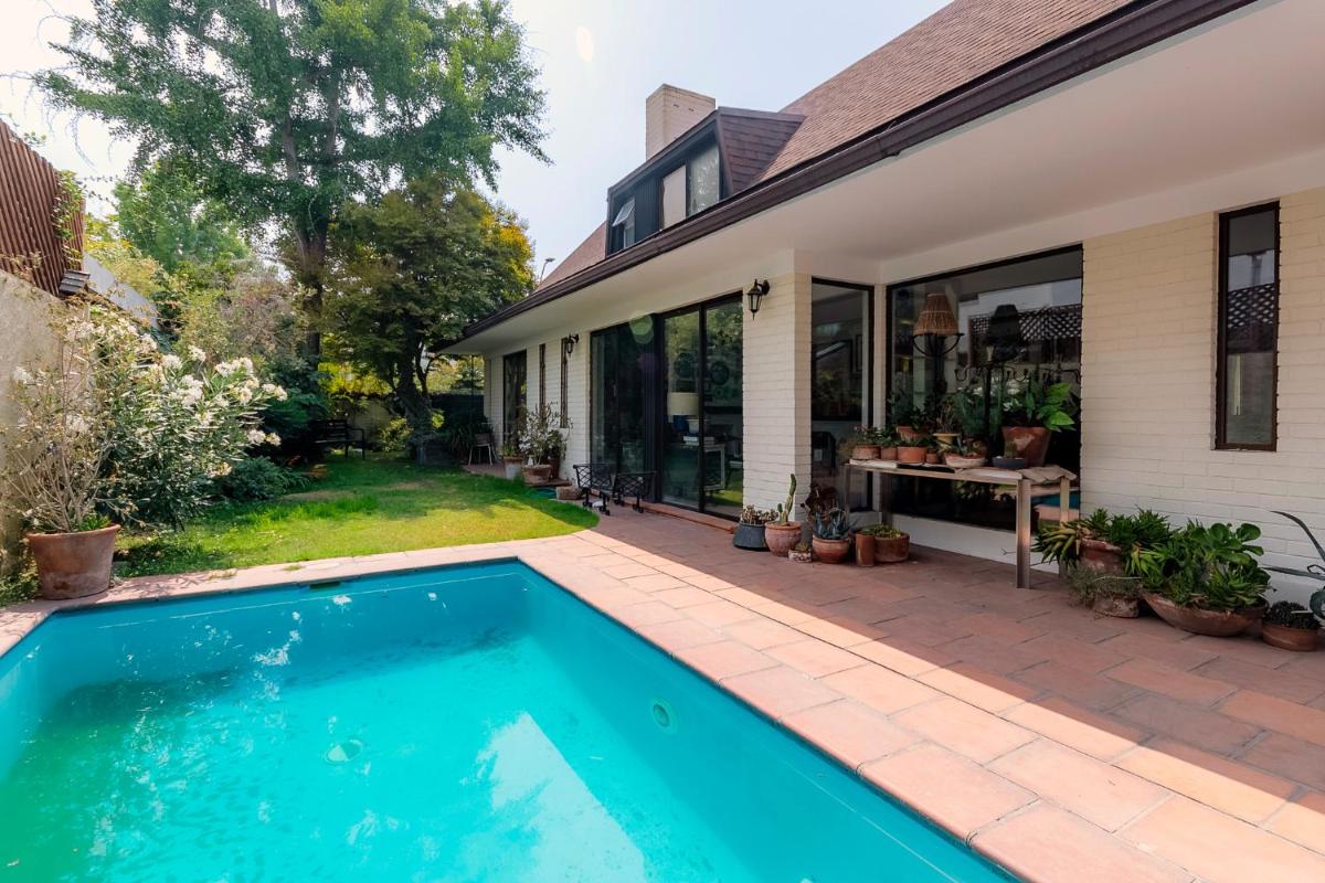 Calm residential area stand alone house