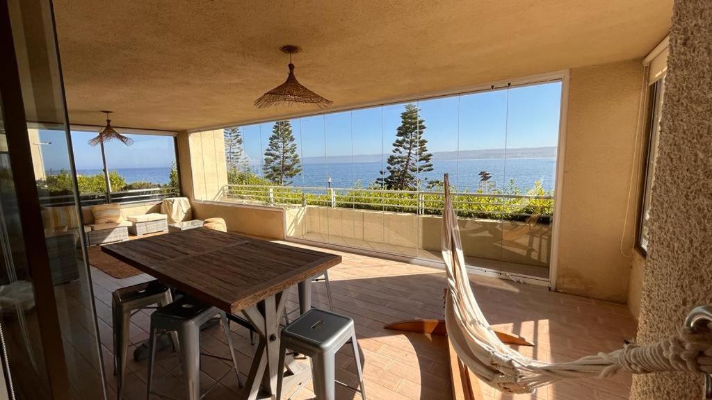 Depto de lujo en Punta Fraile, frente mar, 140 m2, amplias areas verdes, piscina, hamaca, tranquilidad