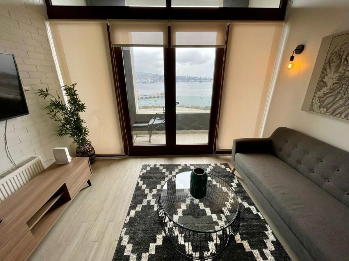 La Mejor Vista al Mar de Valparaíso, Studio Nuevo Servicio HOM