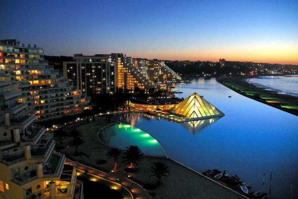 San Alfonso del Mar, Edificio El Faro, Algarrobo.